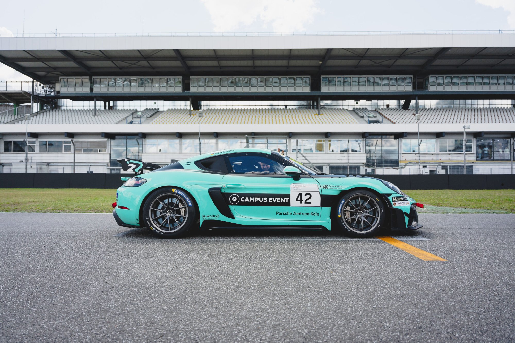 CESA Porsche GT4 #42